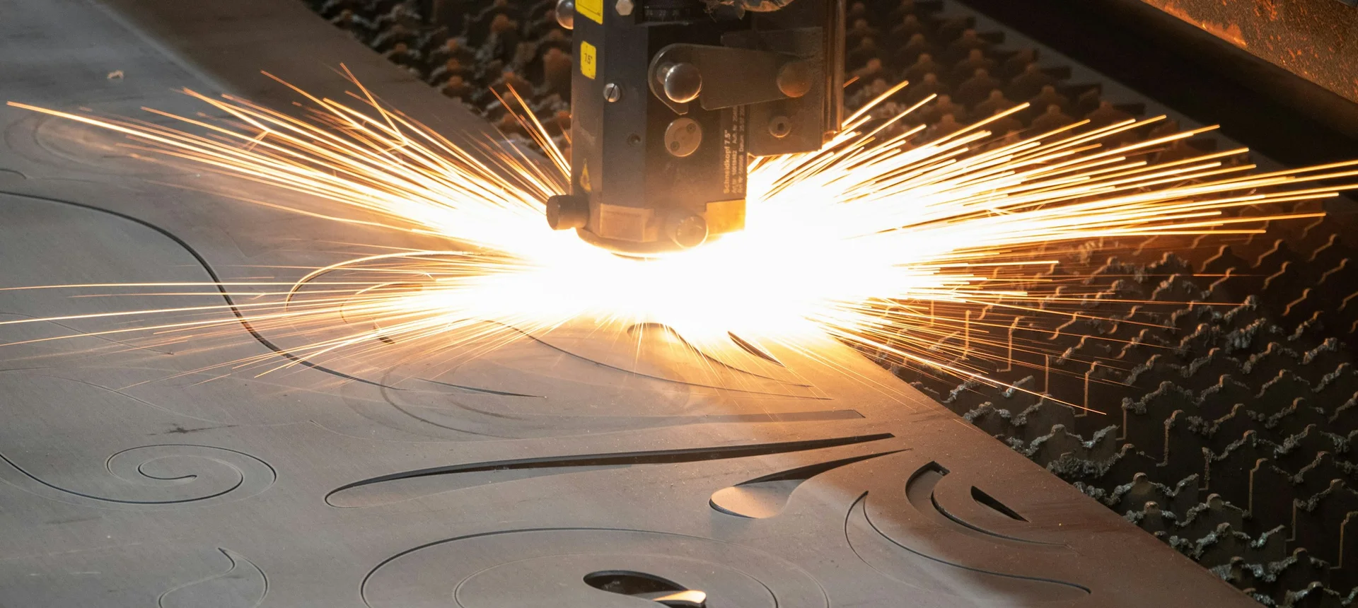 Cắt laser thép tấm